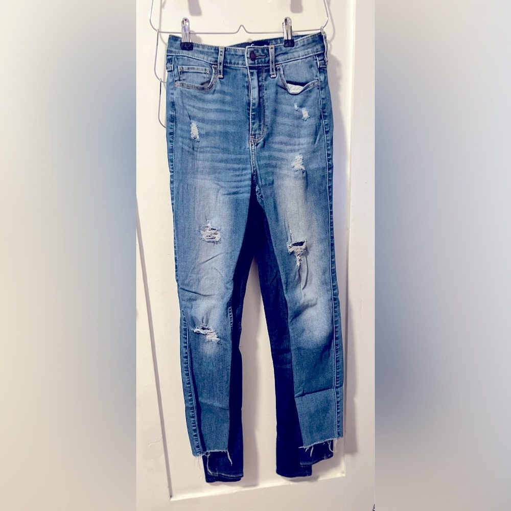 Hollister skinny jeans 1r and 1s great condition super cute !! Bundle pack !